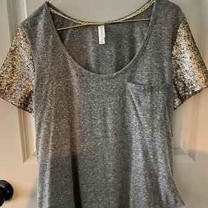 Sequence sleeves pocket tshirt